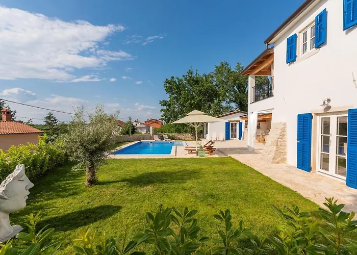 Lavova Villa *