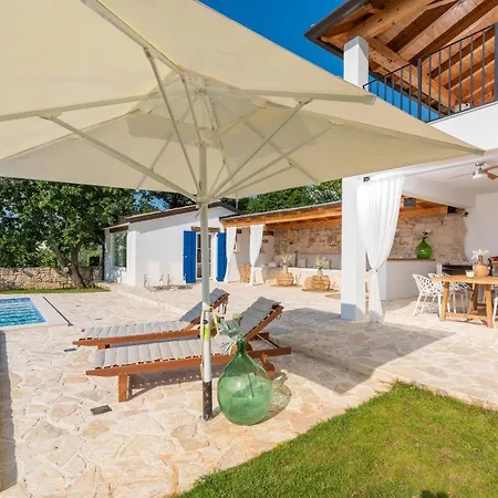 Lavova Vila Brtonigla